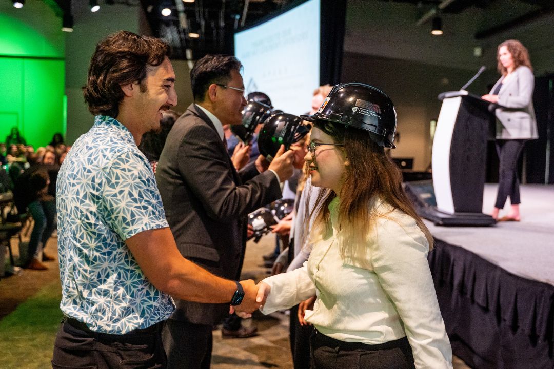 Second-year environmental student is welcomed into her discipline by a USask Engineering alum. (Photo credit: Matt Braden Photography)